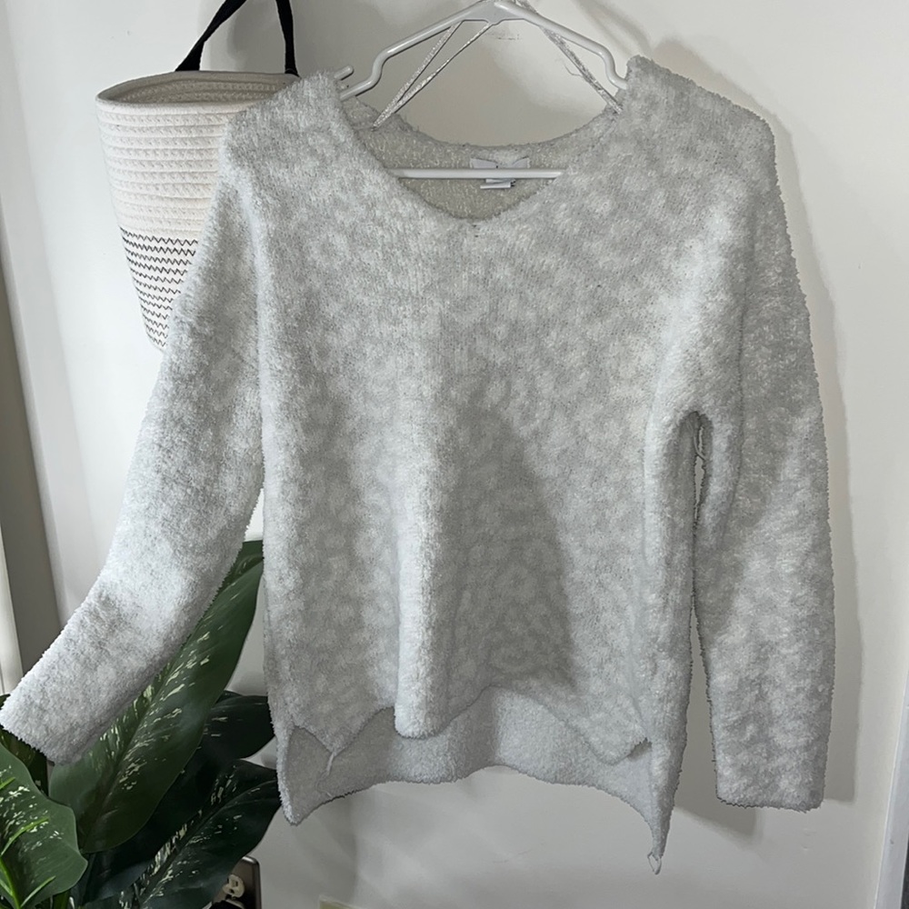 Soft White Leopard Sweater Size XSmall